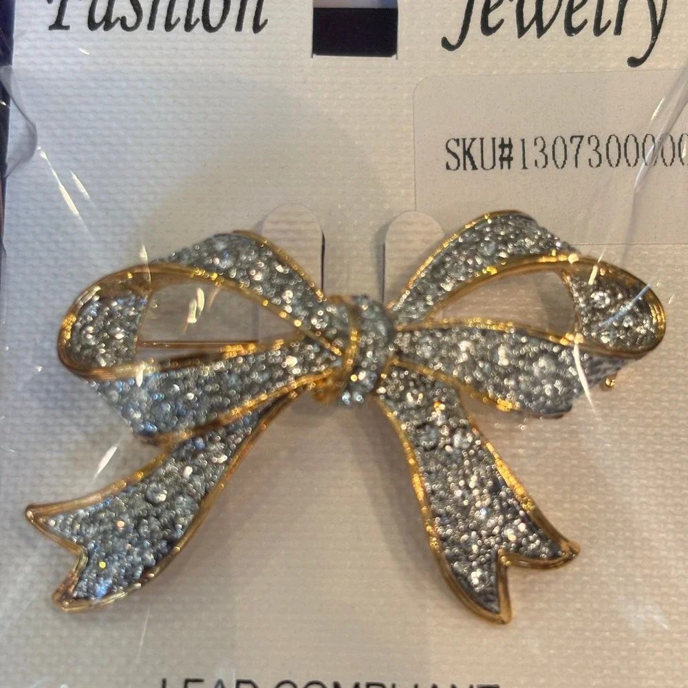 Vintage Fashion Jewelry Gold Tone Crystal Pave Bow Brooch Pin NIB